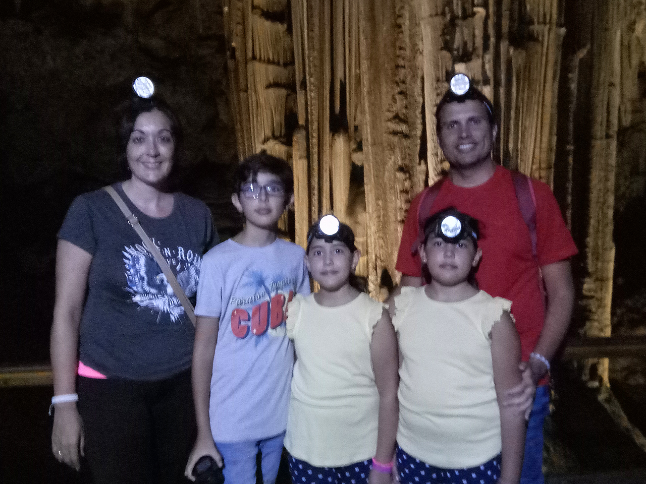 La familia exploradora de la Cueva de Nerja
